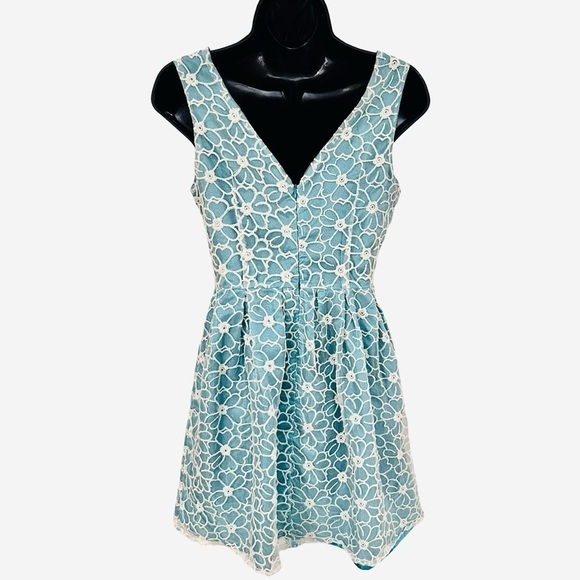 Francesca's Whisper Mini Dress White Floral Lace Overlay Mint Teal Lining Small - Picture 3 of 11